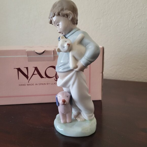 Rare NAO Figurine Boy on the Telephone with Dolls #01044 - Picture 2 of 5